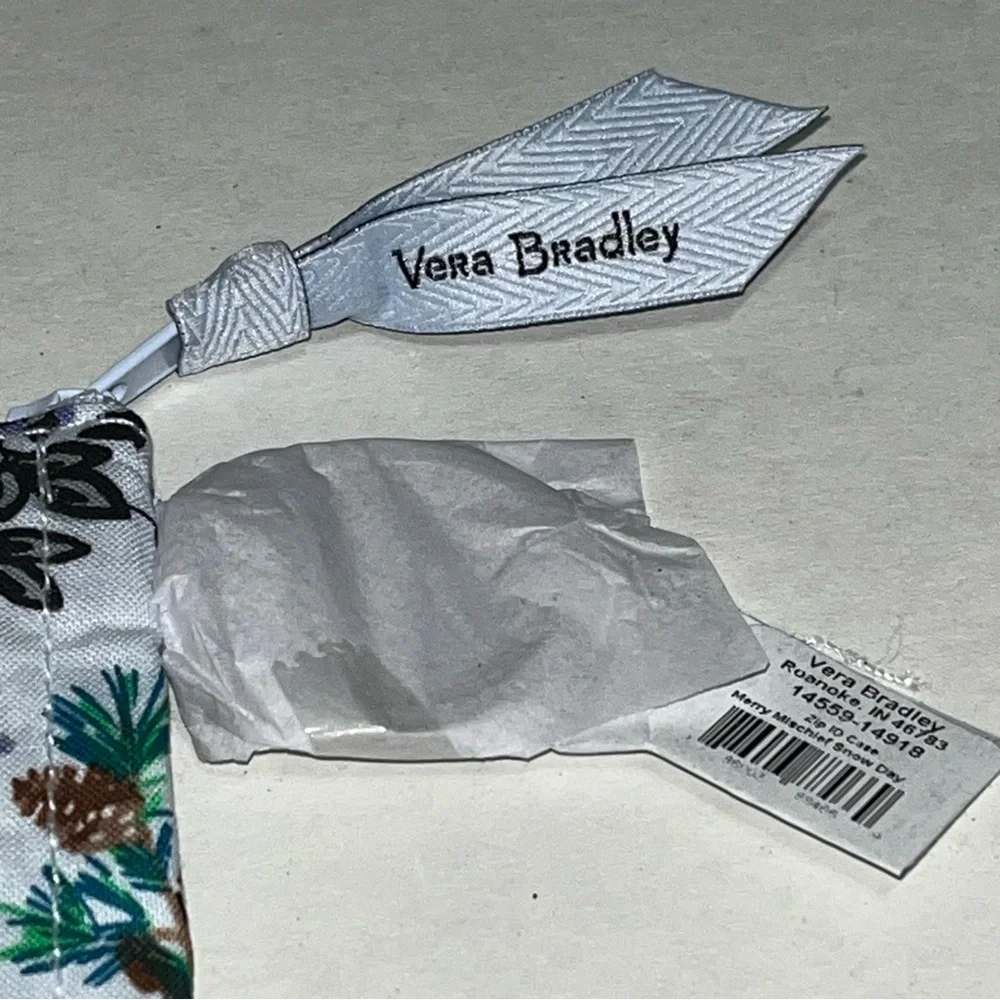 Vera Bradley Zip ID Case Merry‎ Mischief Snow Day New with tag